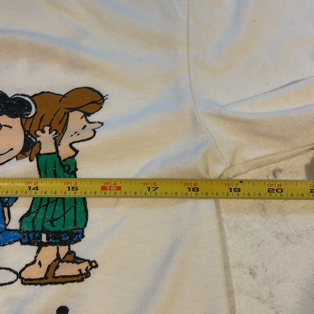 Love Tribe The Whole Gang cropped boxy oversized Peanuts / Snoopy tee, medium - Picture 3 of 5